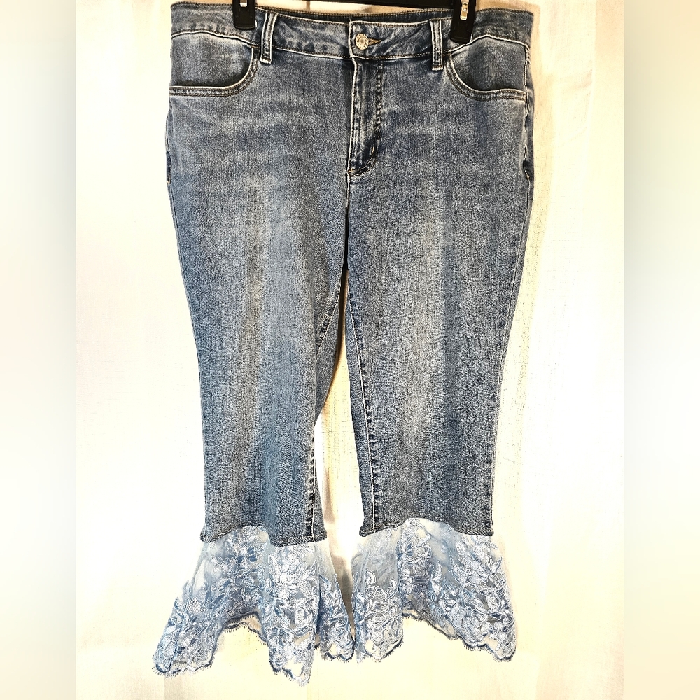 Cato 14 Mid-rise Lace Bottom Capri Jeans